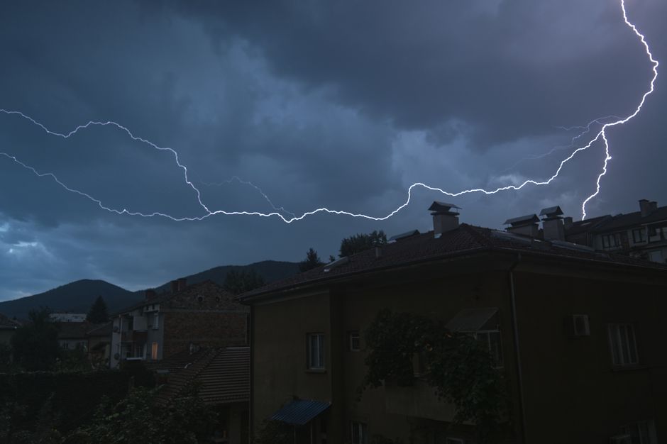 Лятна буря на Сандра Браун (откъс)